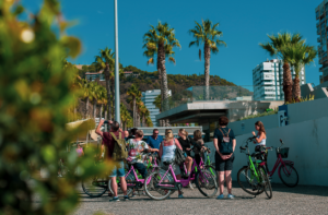 Entdecken Sie die Kultur und die kulinarischen Wunder von Málaga auf unseren Wein- und Tapas-Radtouren