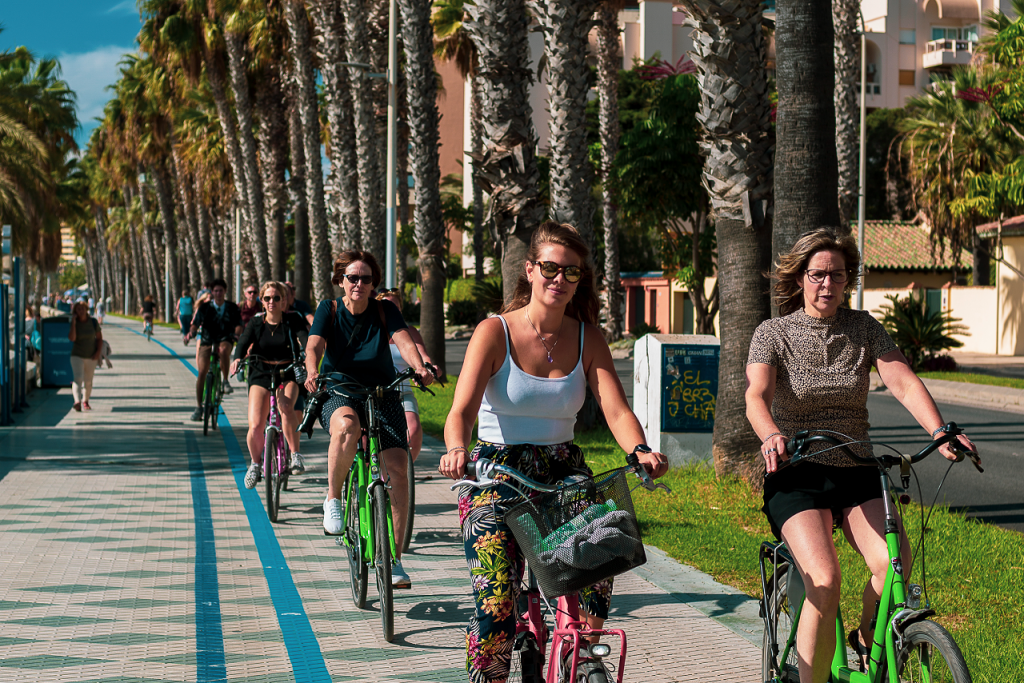 Urbanes Abenteuer auf Fahrrädern in Málaga Stadt